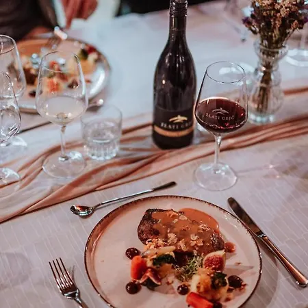 アパート ワイン グローワーズ マンション ズラティ グリツ