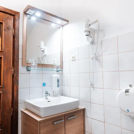 ワイン グローワーズ マンション ズラティ グリツ Slovenske Konjice